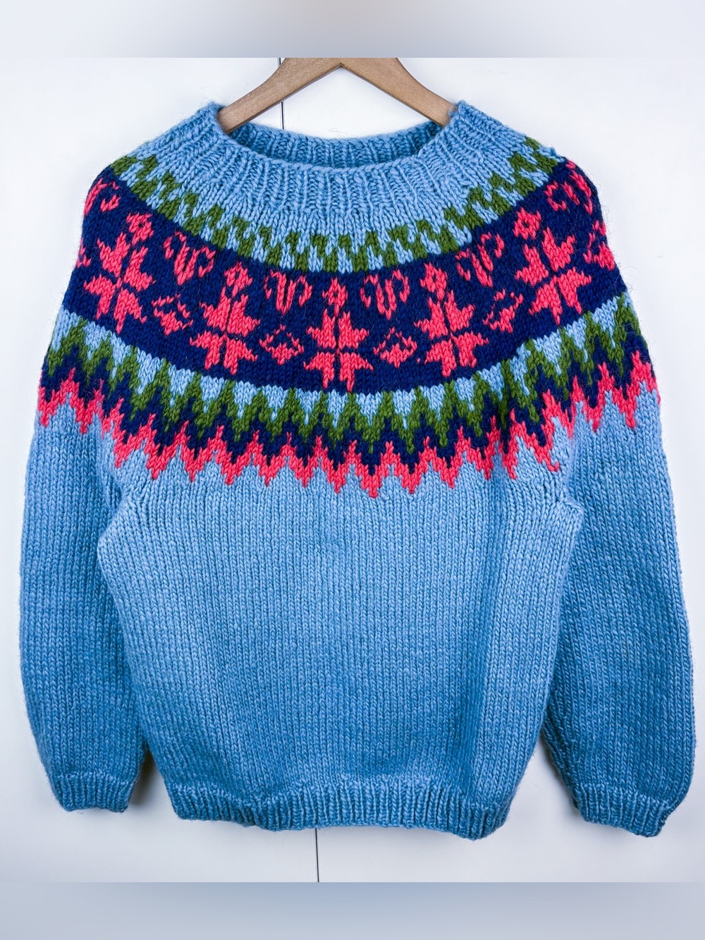 Vintage 100% Wool Fair Isle Hand Knit Crew Neck Sweater Blue Nordic Lodge Winter